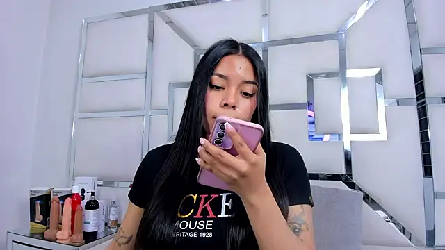 ZoeWan69 online show from 11.07.25