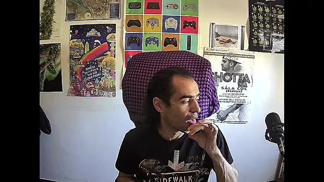 ReyDeBotones online show from 04.22.26