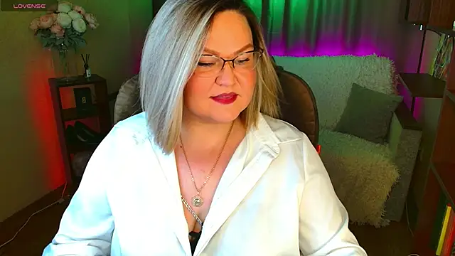 Vivien  wet online show from 11.22.25