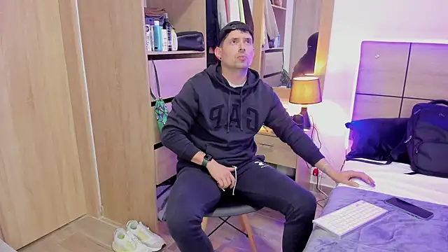 Snapshot of ILoveNYStyle chatting on 03.11.25 ILoveNYStyle online show from 03.11.25