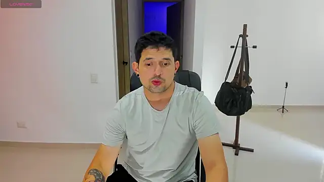 Snapshot of ILoveNYStyle chatting on 09.22.25 ILoveNYStyle online show from 09.22.25