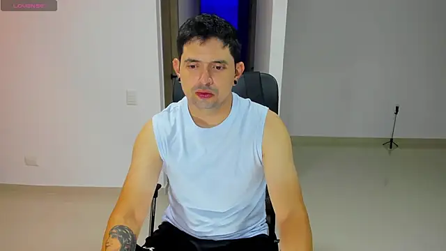 Snapshot of ILoveNYStyle chatting on 10.03.25 ILoveNYStyle online show from 10.03.25