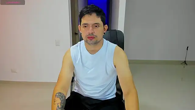 Snapshot of ILoveNYStyle chatting on 10.10.25 ILoveNYStyle online show from 10.10.25