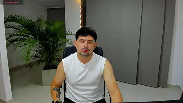 Snapshot of ILoveNYStyle chatting on 01.08.26 ILoveNYStyle online show from 01.08.26