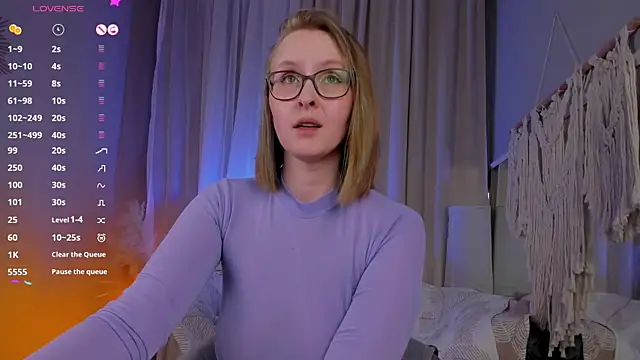 Snapshot of Agatha_Mott chatting on 03.15.25 Agatha Mott online show from 03.15.25