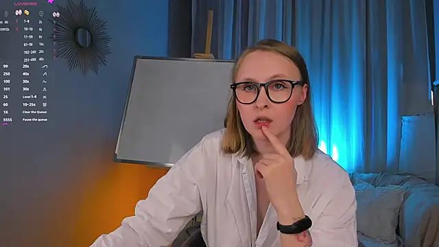 Snapshot of Agatha_Mott chatting on 03.21.25 Agatha Mott online show from 03.21.25