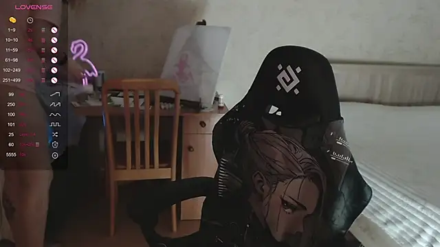 Snapshot of Agatha_Mott chatting on 09.13.25 Agatha Mott online show from 09.13.25