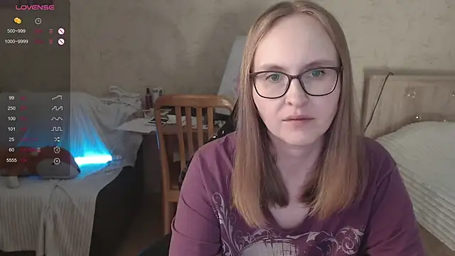 Snapshot of Agatha_Mott chatting on 09.27.25 Agatha Mott online show from 09.27.25