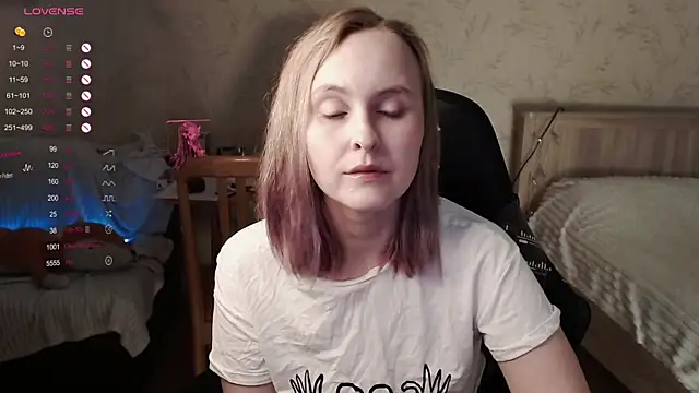 Snapshot of Agatha_Mott chatting on 10.14.25 Agatha Mott online show from 10.14.25