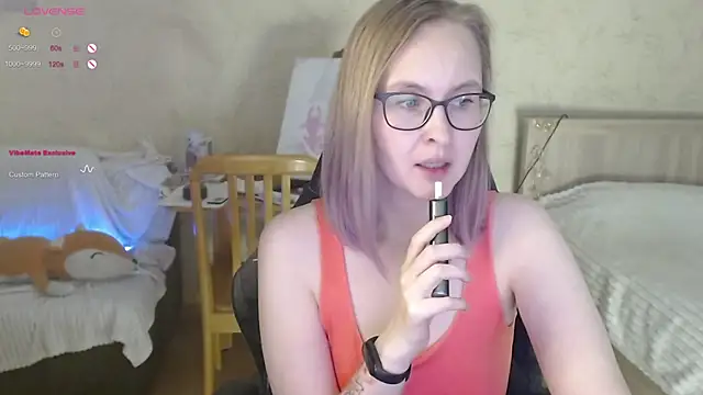 Snapshot of Agatha_Mott chatting on 10.20.25 Agatha Mott online show from 10.20.25