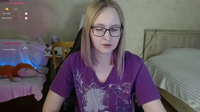 Snapshot of Agatha_Mott chatting on 10.24.25 Agatha Mott online show from 10.24.25