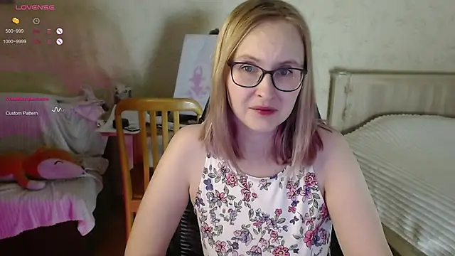 Snapshot of Agatha_Mott chatting on 10.27.25 Agatha Mott online show from 10.27.25