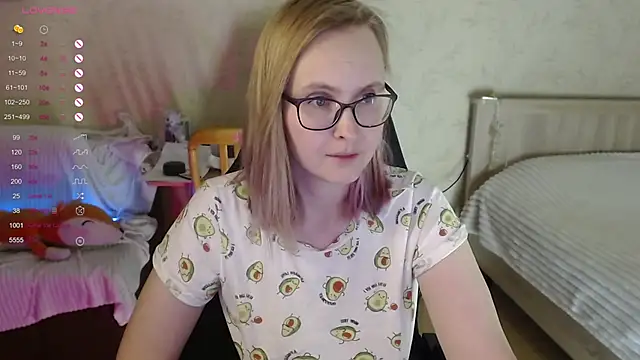 Snapshot of Agatha_Mott chatting on 10.31.25 Agatha Mott online show from 10.31.25