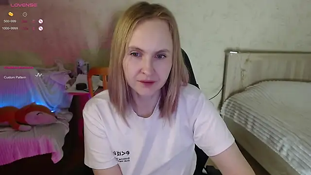 Snapshot of Agatha_Mott chatting on 11.03.25 Agatha Mott online show from 11.03.25