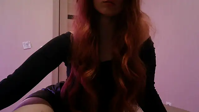 Snapshot of _AliceOwen_ chatting on 03.18.25 AliceOwen online show from 03.18.25