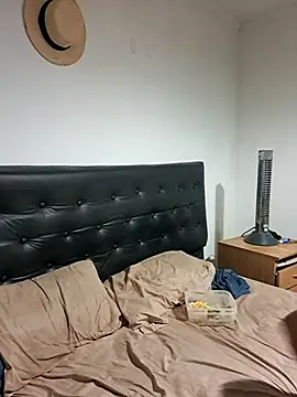 liamlara online show from 09.30.25