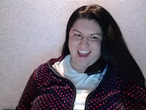 KiraSwee online show from 10.18.25