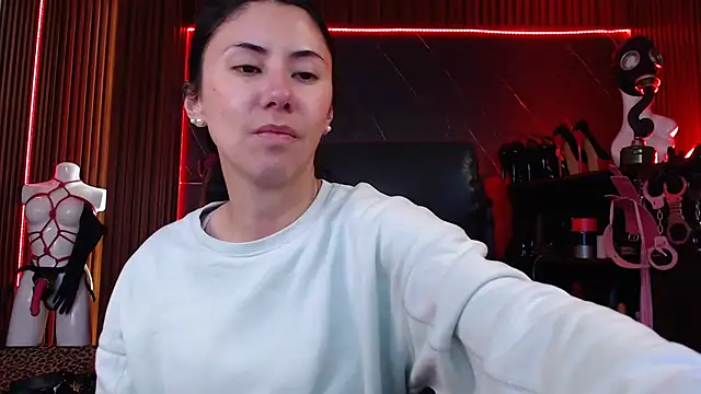 XiaQueen online show from 09.27.25