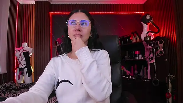 XiaQueen online show from 10.18.25