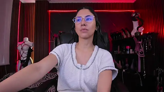 XiaQueen online show from 10.27.25