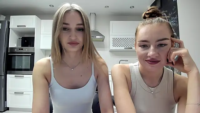 Snapshot of lisenok chatting on 10.15.25 lisenok online show from 10.15.25