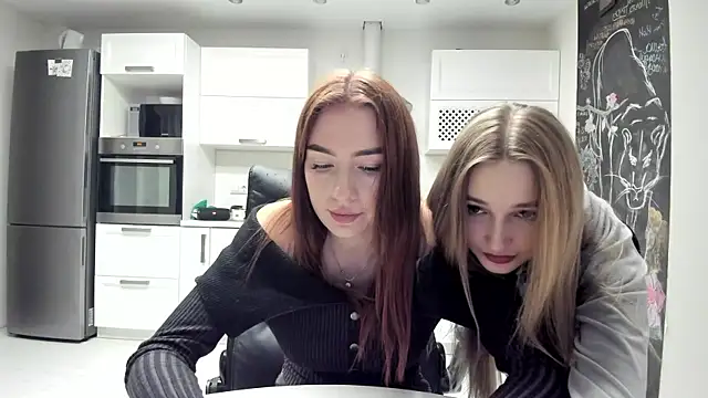 Snapshot of lisenok chatting on 11.26.25 lisenok online show from 11.26.25