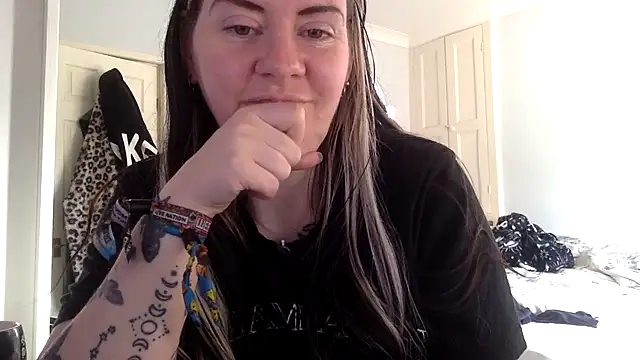 AureliaXOX online show from 02.06.25