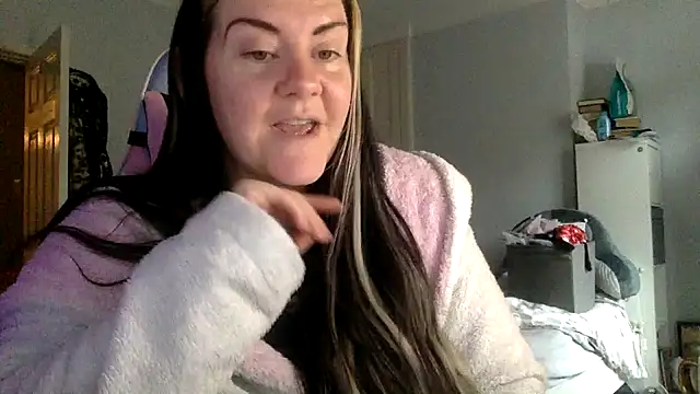 AureliaXOX online show from 02.09.25