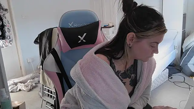 AureliaXOX online show from 03.02.25