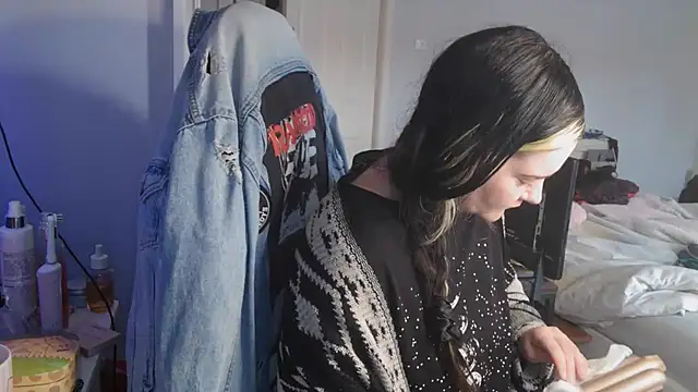 AureliaXOX online show from 09.18.25