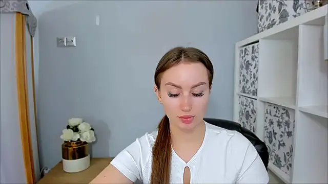 Snapshot of DonnaCam chatting on 10.16.25 DonnaCam online show from 10.16.25