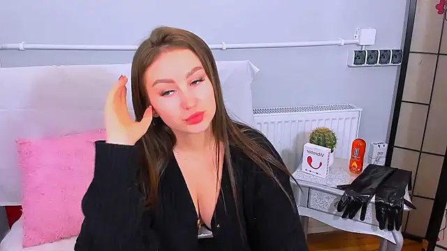 Snapshot of DonnaCam chatting on 11.29.25 DonnaCam online show from 11.29.25