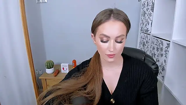 DonnaCam online show from 12.19.25