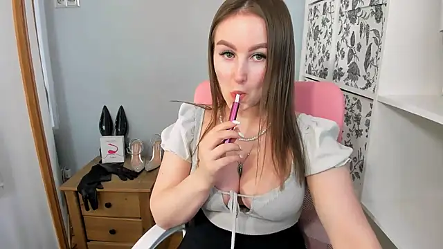 DonnaCam online show from 04.20.26