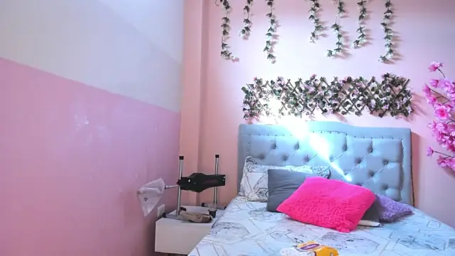 Snapshot of littletammy4u_ chatting on 09.19.25 littletammy4u online show from 09.19.25