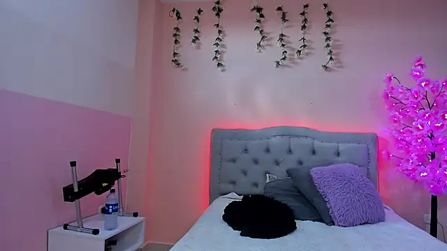 Snapshot of littletammy4u_ chatting on 10.06.25 littletammy4u online show from 10.06.25