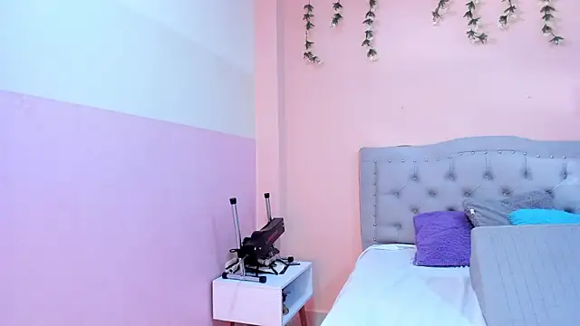 Snapshot of littletammy4u_ chatting on 10.22.25 littletammy4u online show from 10.22.25