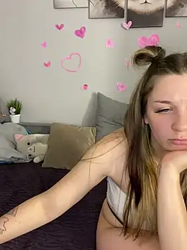 Snapshot of MollyMi0 chatting on 02.21.25 MollyMi0 online show from 02.21.25