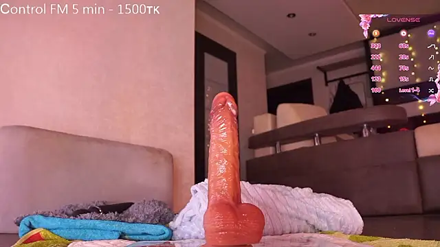 Snapshot of queeneliaa chatting on 03.17.26 queeneliaa online show from 03.17.26