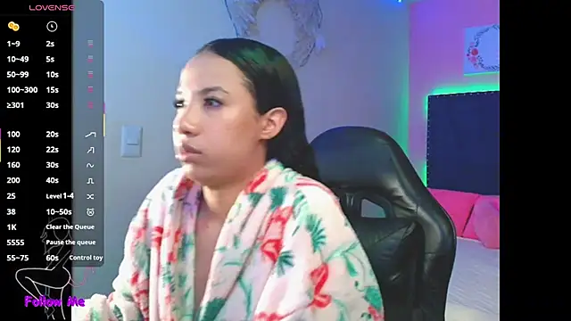 SallyWhitee online show from 11.23.25