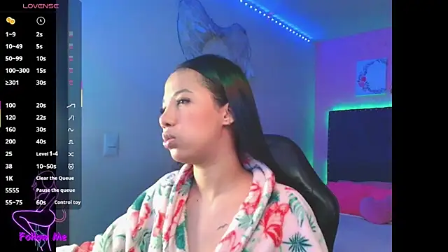 SallyWhitee online show from 11.28.25