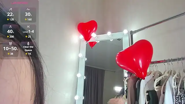 Snapshot of Amely_Li1 chatting on 02.14.25 Amely Li1 online show from 02.14.25