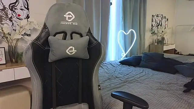 Snapshot of Kira_Jin chatting on 03.04.25 Kira Jin online show from 03.04.25