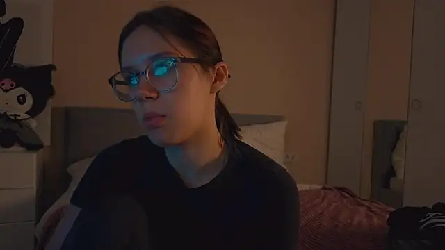 Mia Luw online show from 09.11.25