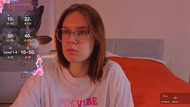 Mia Luw online show from 10.17.25