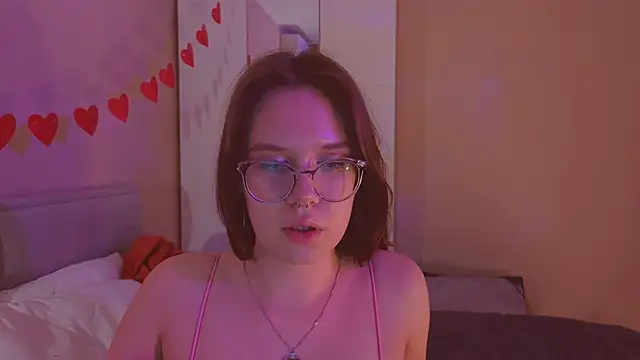 Mia Luw online show from 02.14.26