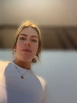 oliviafranciis online show from 07.30.26