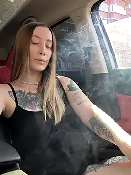 Snapshot of Pussy_Drive03 chatting on 09.18.25 Pussy Drive03 online show from 09.18.25