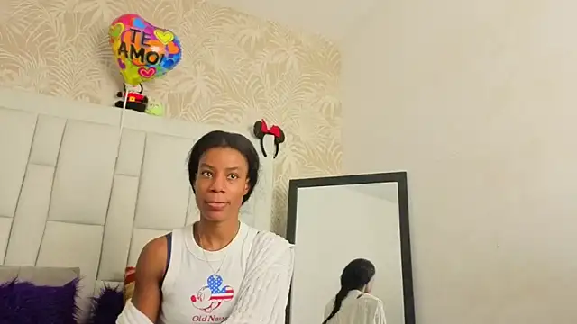 Snapshot of dafnnelewis chatting on 04.18.26 dafnnelewis online show from 04.18.26