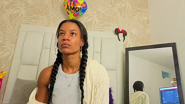 Snapshot of dafnnelewis chatting on 04.20.26 dafnnelewis online show from 04.20.26